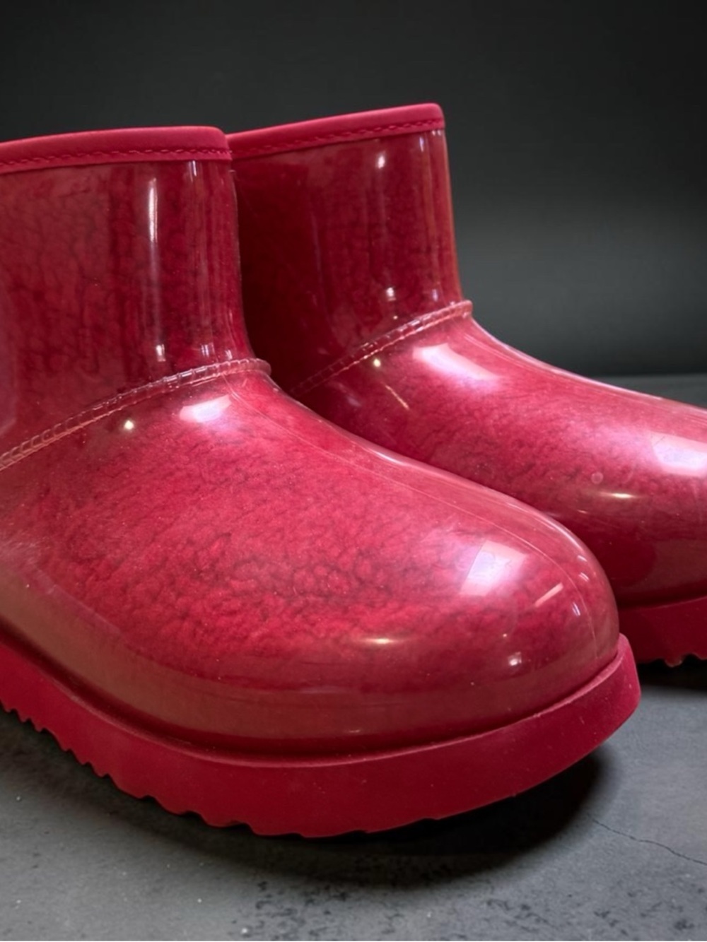 UGG Kids size 5 women’s size 6 Red Shearling lined cozy winter boots waterproof